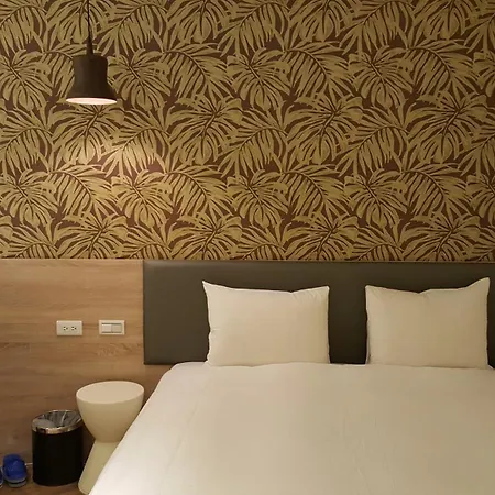 Queens Hotel II